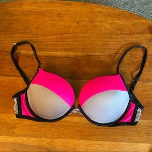 Victoria’s Secret bra, 36D